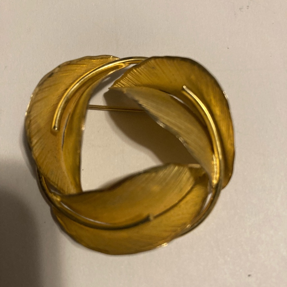 Vintage bond Boyd Sterling silver and gold vermeil circular leaf brooch